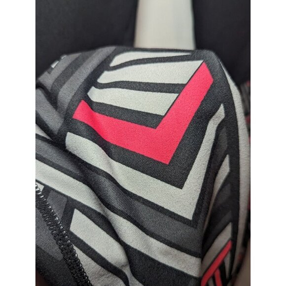 Fabletics Leggings Black Pink Women’s Fitted Geometric Triangles Size Medium - Picture 3 of 15